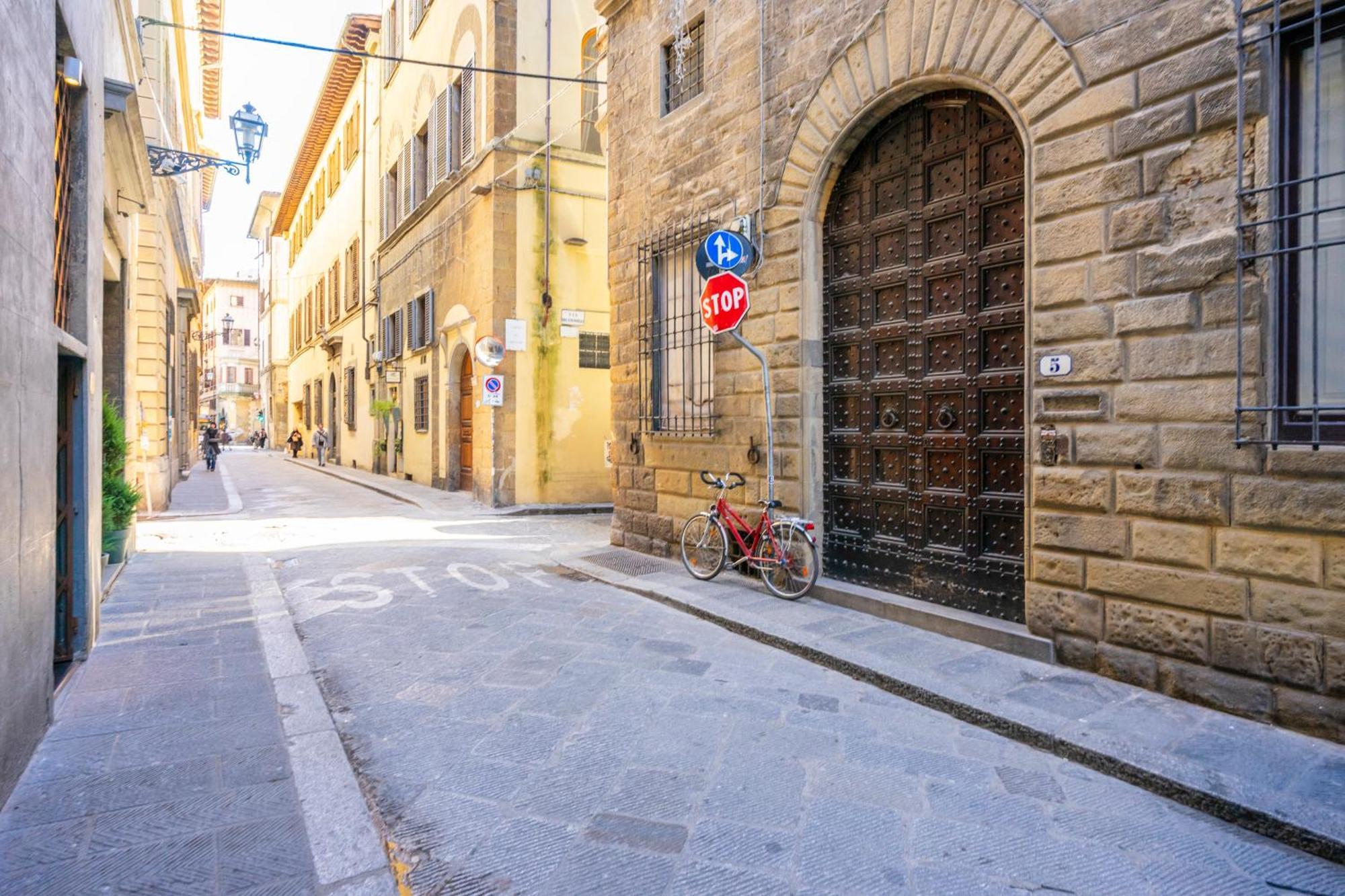 Appartamento Ponte Vecchio Con Posto Auto Su Richiesta Florence Extérieur photo